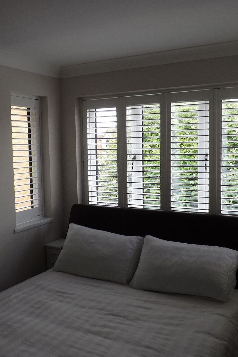 Main-bedroom-new-shuter-blinds-800x1200